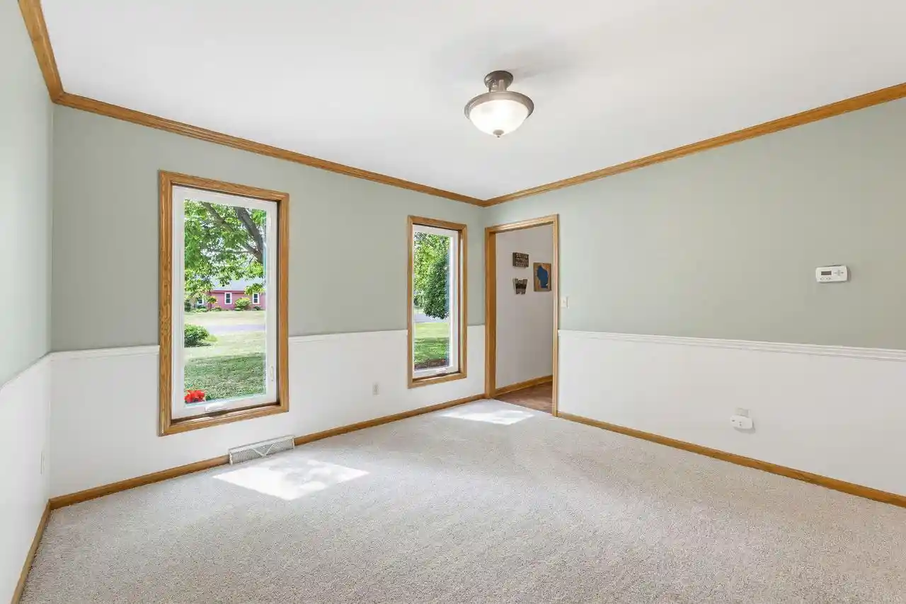 5th image of 112 N Meadowside Court Court, Oconomowoc, WI 53066 | MLS# 1965179