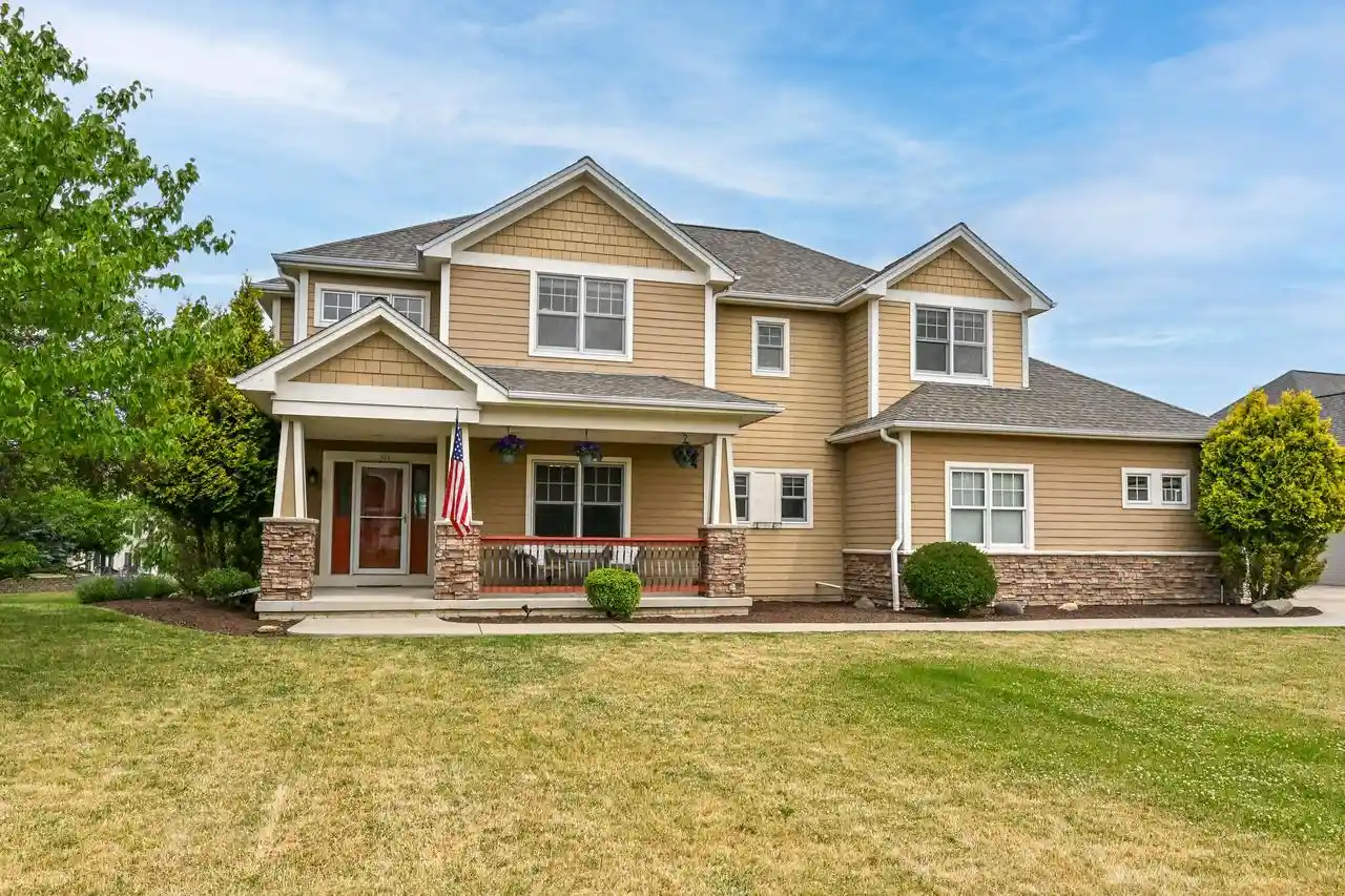 Homes for sale in Oconomowoc, WI | 533 Majestic View Lane Lane, Oconomowoc, WI 53066 | MLS# 1965185