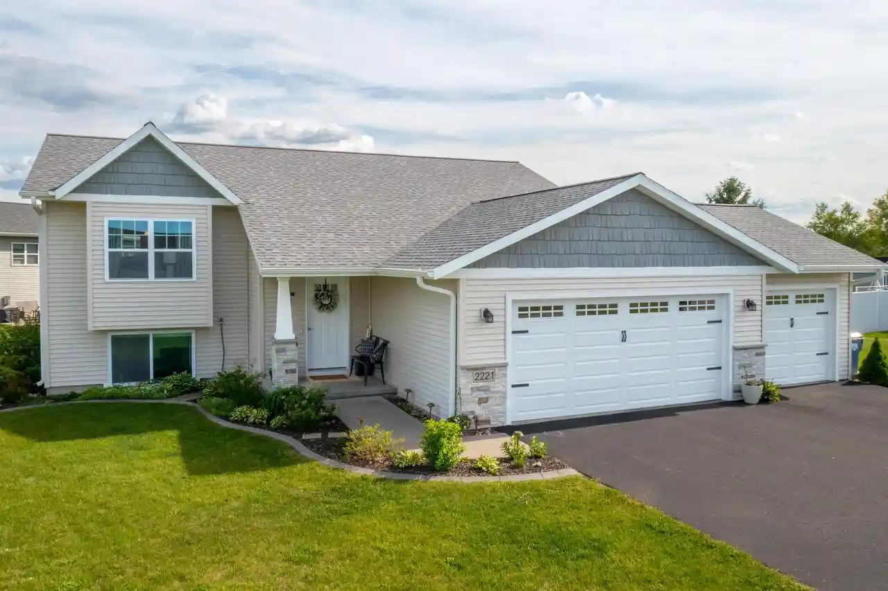 Homes for sale in Kronenwetter, WI | 2221 Pond View Pl Pl, Kronenwetter, WI 54455 | MLS# 22602459