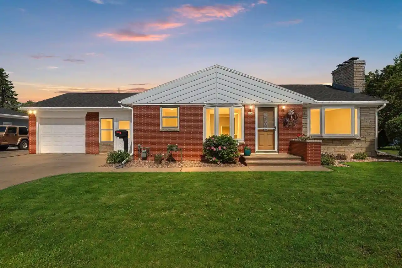 Homes for sale in De Pere, WI | 906 Bluebird Street Street, De Pere, WI 54115 | MLS# 50326606