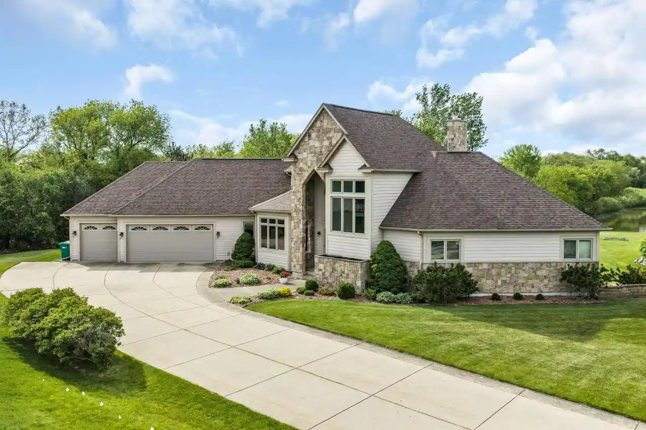 Homes for sale in Union Grove, WI | 145 Saint James Circle Circle, Union Grove, WI 53182 | MLS# 1965251