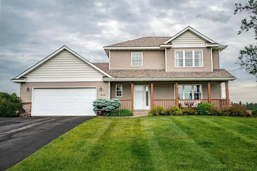 Homes for sale in Ellsworth, WI | 444 W Overlook Dr Dr, Ellsworth, WI 54011 | MLS# 1601748