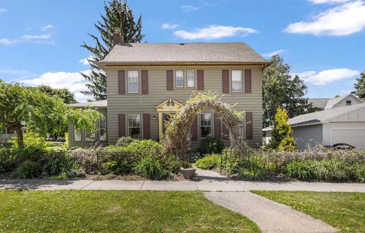 Homes for sale in Horicon, WI | 509 E Maple Street Street, Horicon, WI 53032 | MLS# 1965274