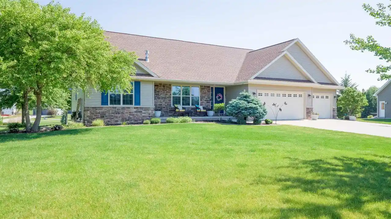 Homes for sale in Greenville, WI | 1024 N Summer Breeze Lane Lane, Greenville, WI 54942 | MLS# 50326599