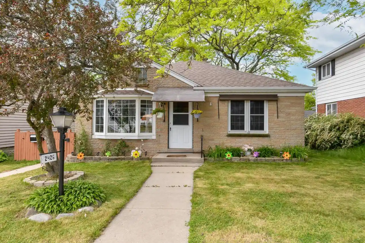 Homes for sale in South Milwaukee, WI | 2426 5th Avenue Avenue, South Milwaukee, WI 53172 | MLS# 1965292