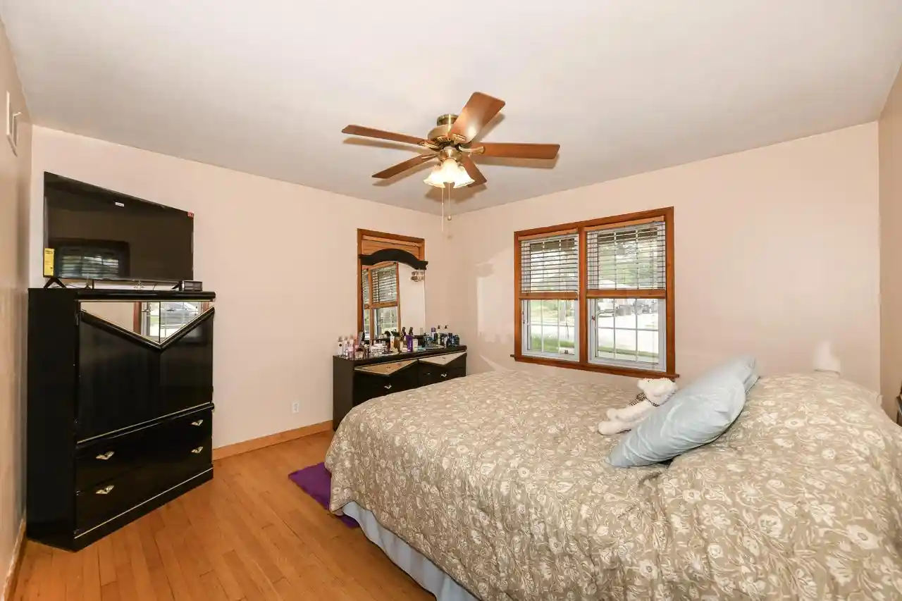 Homes for sale in South Milwaukee, WI | 2426 5Th Avenue Avenue, South Milwaukee, WI 53172 | MLS# 1965292