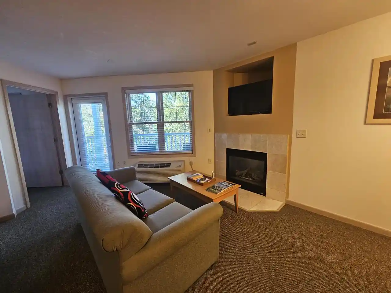 2nd image of 123 Ctr St St, Lake Geneva, WI 53147