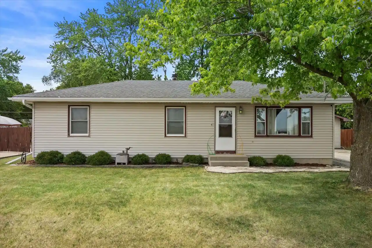 Homes for sale in Kansasville, WI | 3422 Eagle Road Road, Kansasville, WI 53139 | MLS# 1965340