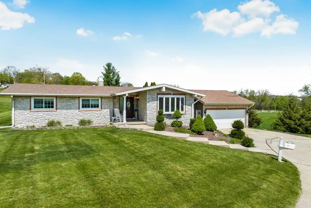 Homes for sale in Fontana, WI | 262 Castle Terrace Terrace, Fontana, WI 53125 | MLS# 1965345
