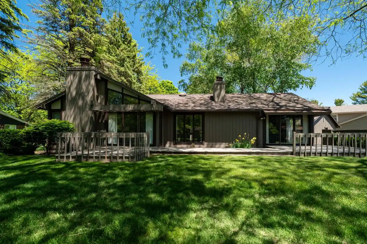 Homes for sale in Wind Point, WI | 8 Pinewood Court Court, Wind Point, WI 53402 | MLS# 1965360