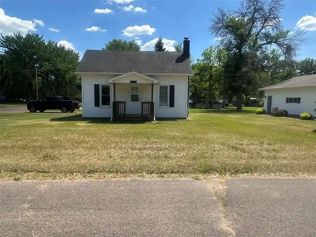Homes for sale in Chippewa Falls, WI | 301 Cliff Street Street, Chippewa Falls, WI 54729 | MLS# 1601835