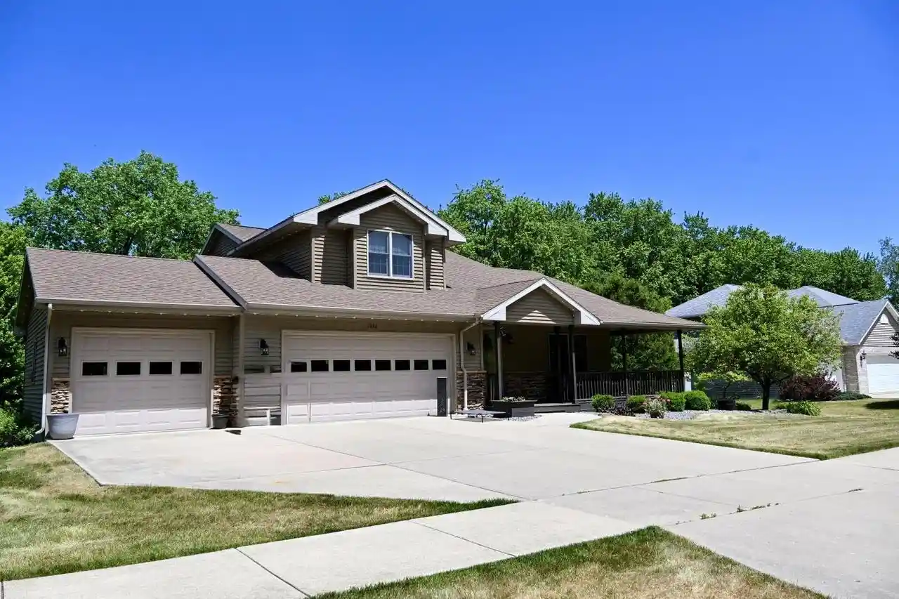 2nd image of 3212 Rockport Park Dr Dr, Janesville, WI 53548 | MLS# 2024863