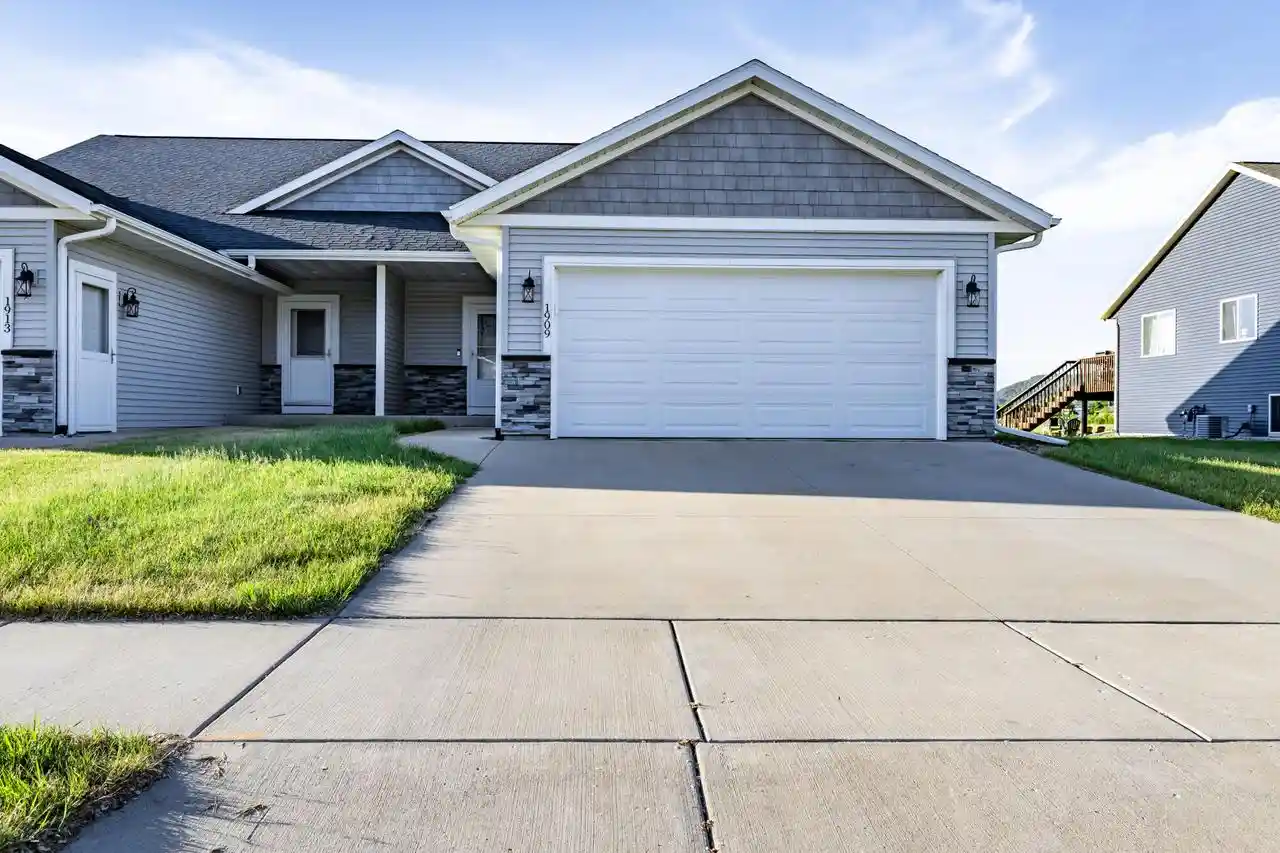 1st image of 1909 Prairie Pl Pl, Holmen, WI 54636 | MLS# 1965386