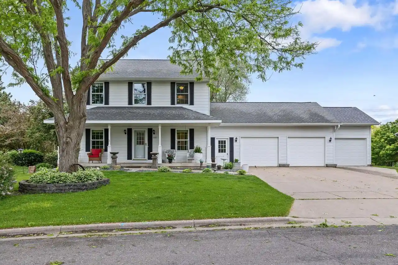 Homes for sale in Onalaska, WI | 1021 Johnson Street Street, Onalaska, WI 54650 | MLS# 1965394