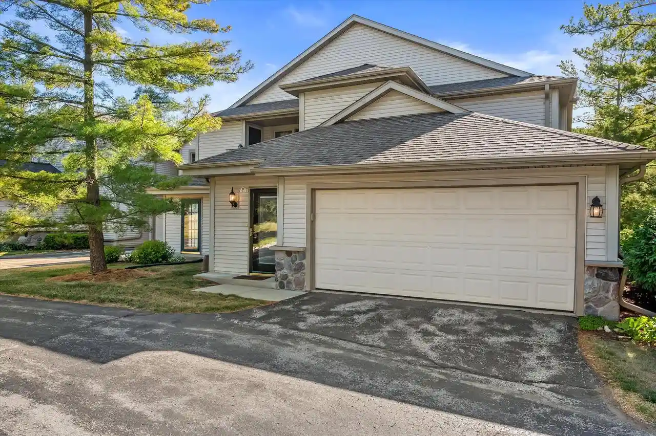 Homes for sale in Delafield, WI | 2264 Circle Ridge Ridge #D, Delafield, WI 53018 | MLS# 1965408