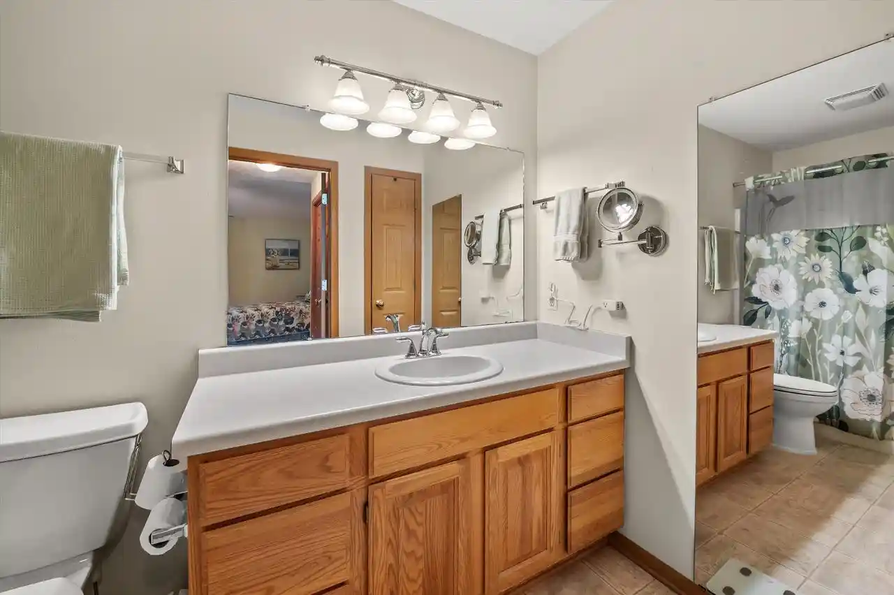 Homes for sale in Delafield, WI | 2264 Circle Ridge Ridge #D, Delafield, WI 53018 | MLS# 1965408