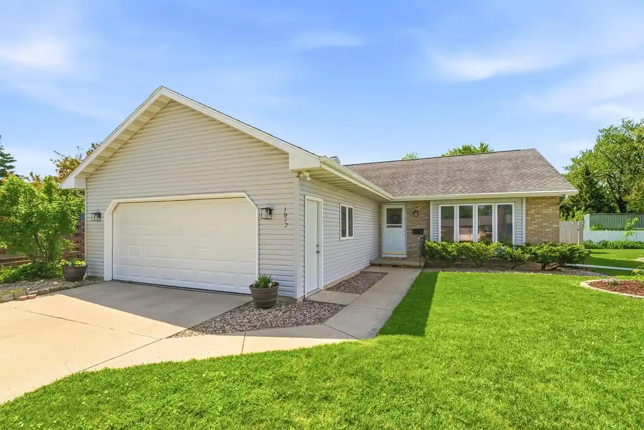 Homes for sale in Appleton, WI | 1917 E Glendale Avenue Avenue, Appleton, WI 54911 | MLS# 50326660