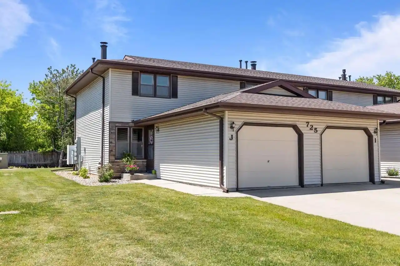 Homes for sale in Appleton, WI | 725 S Westhaven Pl Pl #J, Appleton, WI 54914 | MLS# 50326670