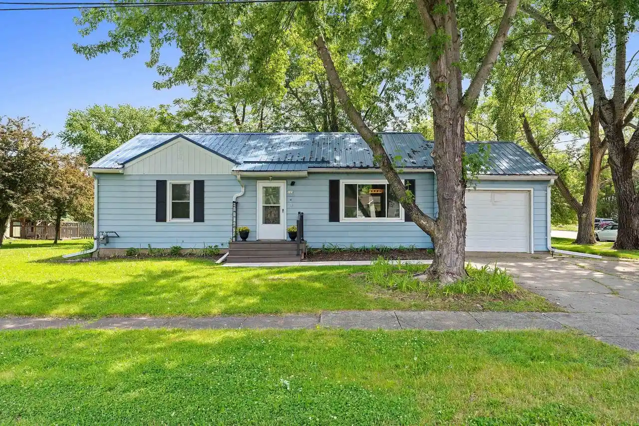 Homes for sale in Winneconne, WI | 105 N 4th Avenue Avenue, Winneconne, WI 54986 | MLS# 50326674