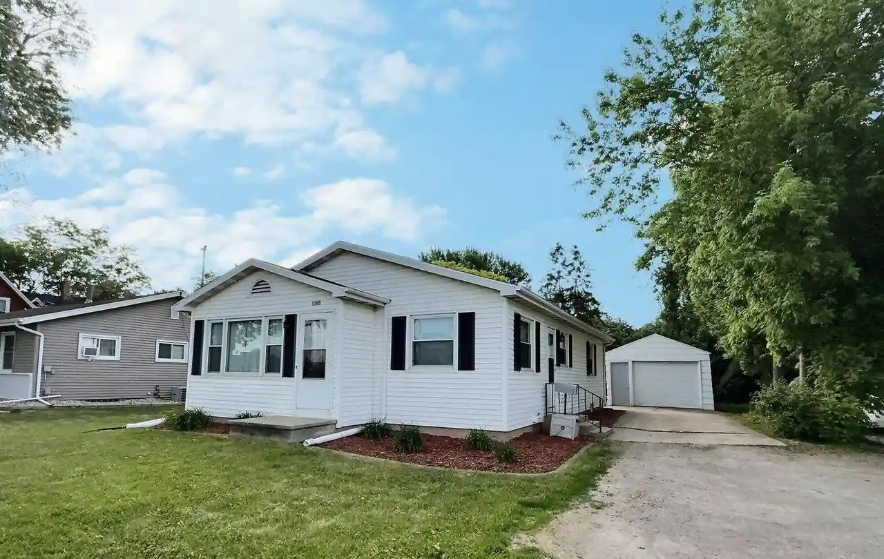 Homes for sale in Oshkosh, WI | 1743 Oshkosh Avenue Avenue, Oshkosh, WI 54902 | MLS# 50326683
