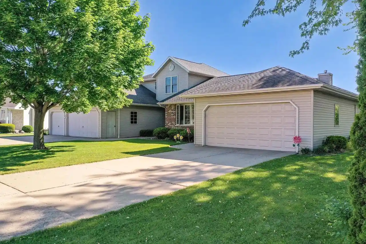 Homes for sale in De Pere, WI | 1773 Briarwood Court Court, De Pere, WI 54115 | MLS# 50326689