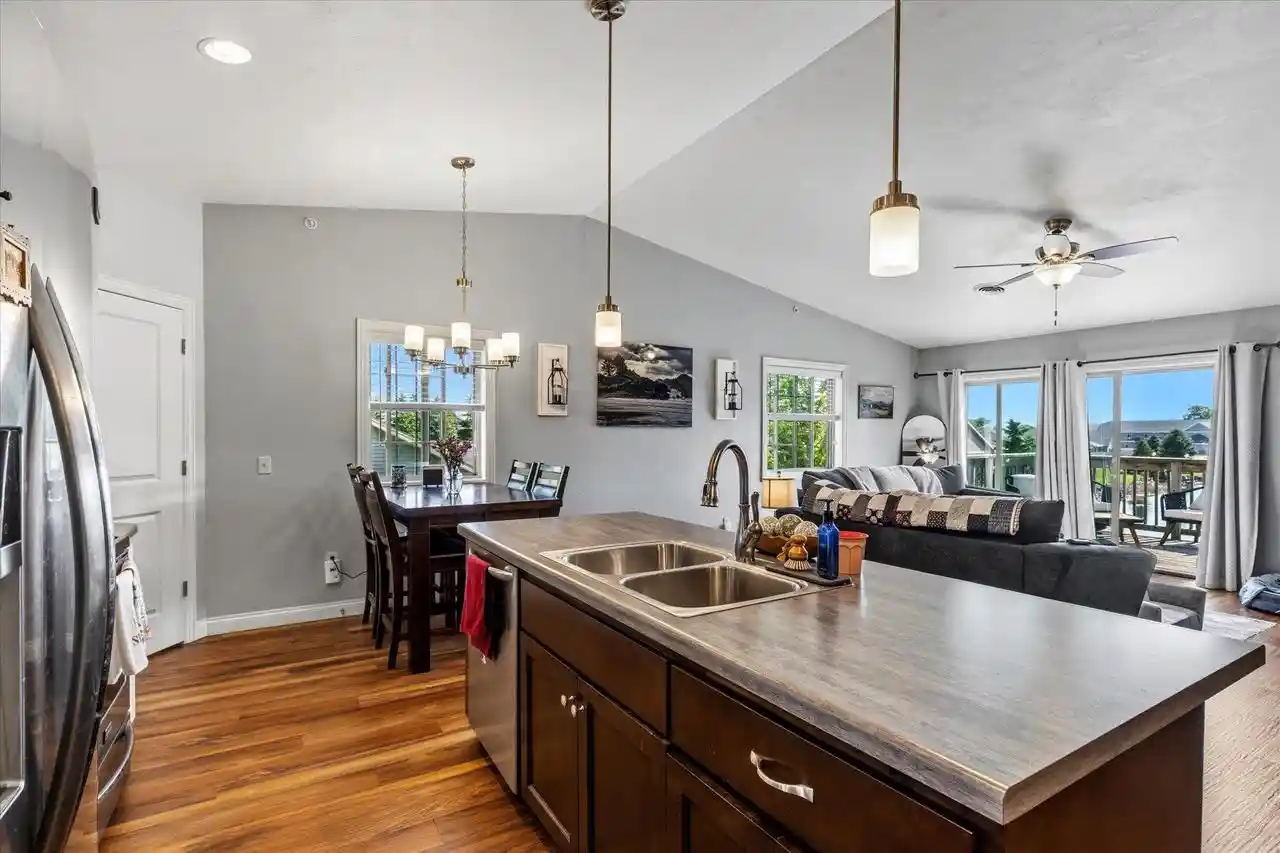 Homes for sale in Appleton, WI | 2361 E Plank Cir Cir, Appleton, WI 54915