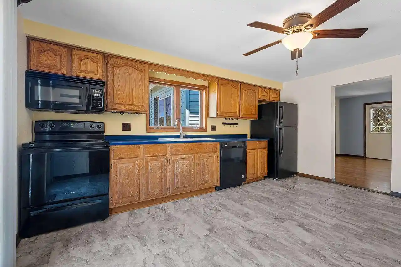 4th image of 1603 Pierce Avenue Avenue, Marinette, WI 54143 | MLS# 50326698