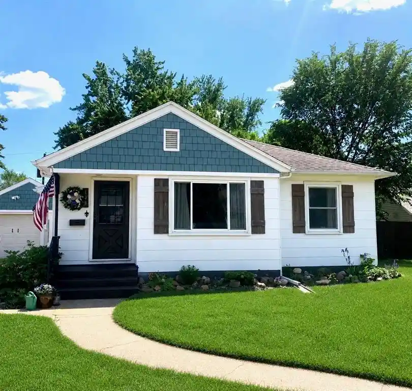 Homes for sale in Eau Claire, WI | 109 E Grant Avenue Avenue, Eau Claire, WI 54701 | MLS# 1601867