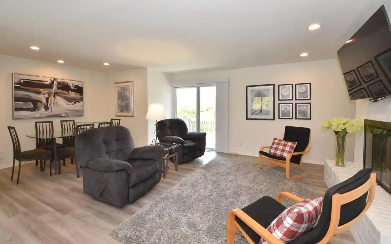 Homes for sale in Wind Point, WI | 41 E Campus Court Court, Wind Point, WI 53402 | MLS# 1965469
