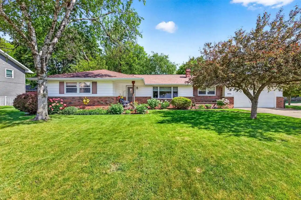 Homes for sale in Appleton, WI | 3320 Crestview Dr Dr, Appleton, WI 54915 | MLS# 50326707