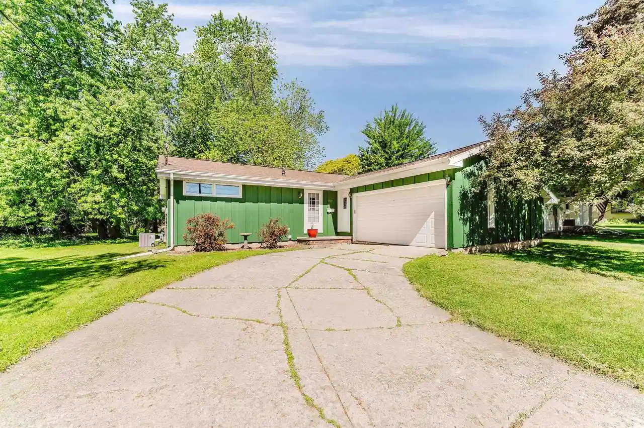 Homes for sale in Appleton, WI | 727 Telulah Avenue Avenue, Appleton, WI 54915 | MLS# 50326716