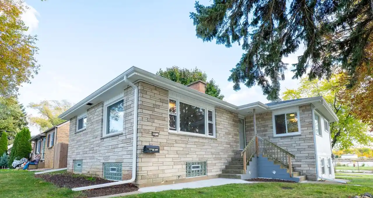 Homes for sale in South Milwaukee, WI | 2701 4th Avenue Avenue, South Milwaukee, WI 53172 | MLS# 1965505