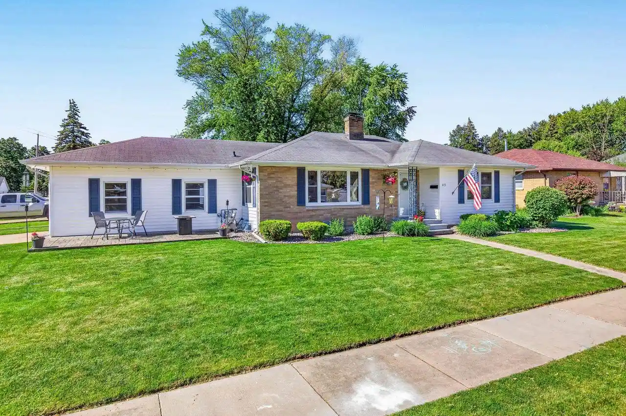 Homes for sale in Kaukauna, WI | 415 E 16th Street Street, Kaukauna, WI 54130 | MLS# 50326711