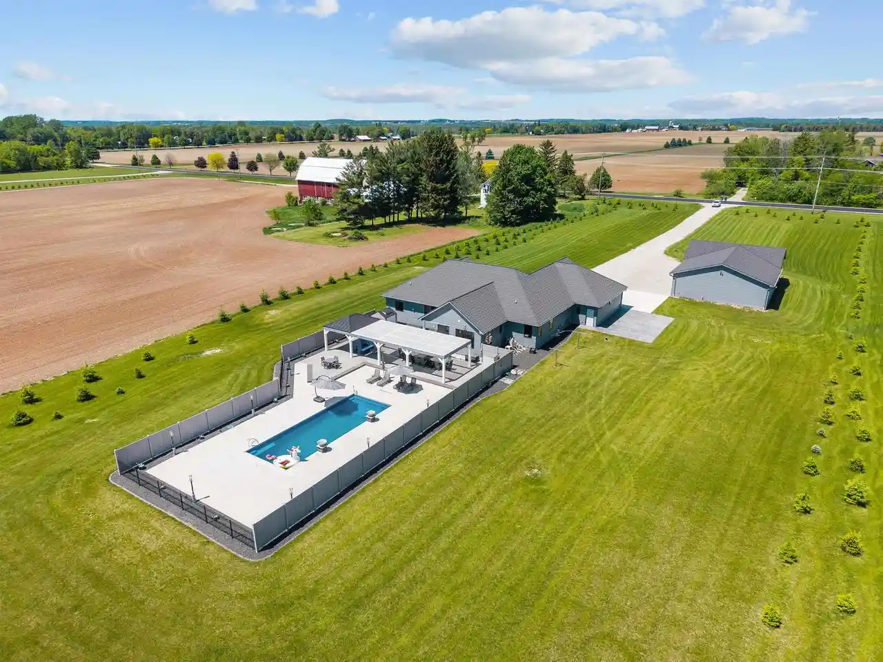 2nd image of 3007 Winnegamie Dr Dr, Appleton, WI 54914 | MLS# 50326724