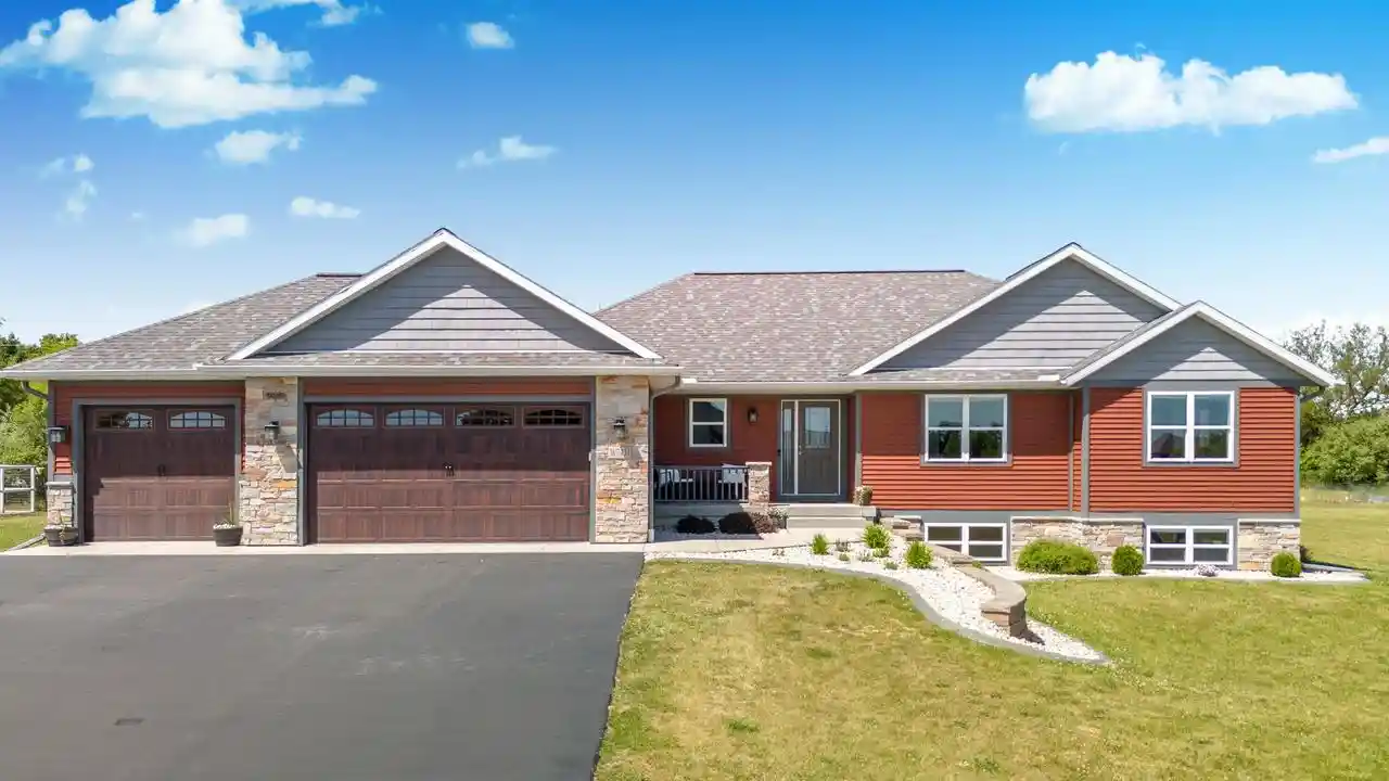 Homes for sale in Pardeeville, WI | W7431 White Oak Run Run, Pardeeville, WI 53954 | MLS# 2024958