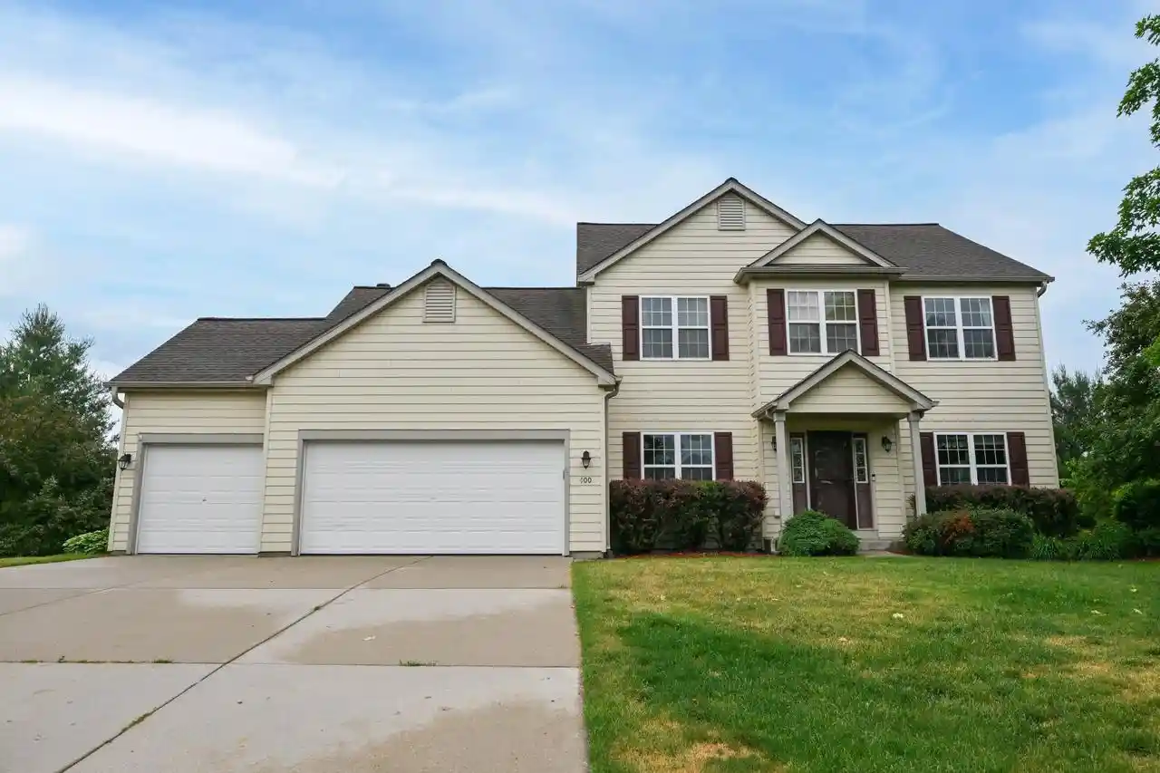 Homes for sale in Slinger, WI | 400 Cedar Bluffs Court Court, Slinger, WI 53086 | MLS# 1965542