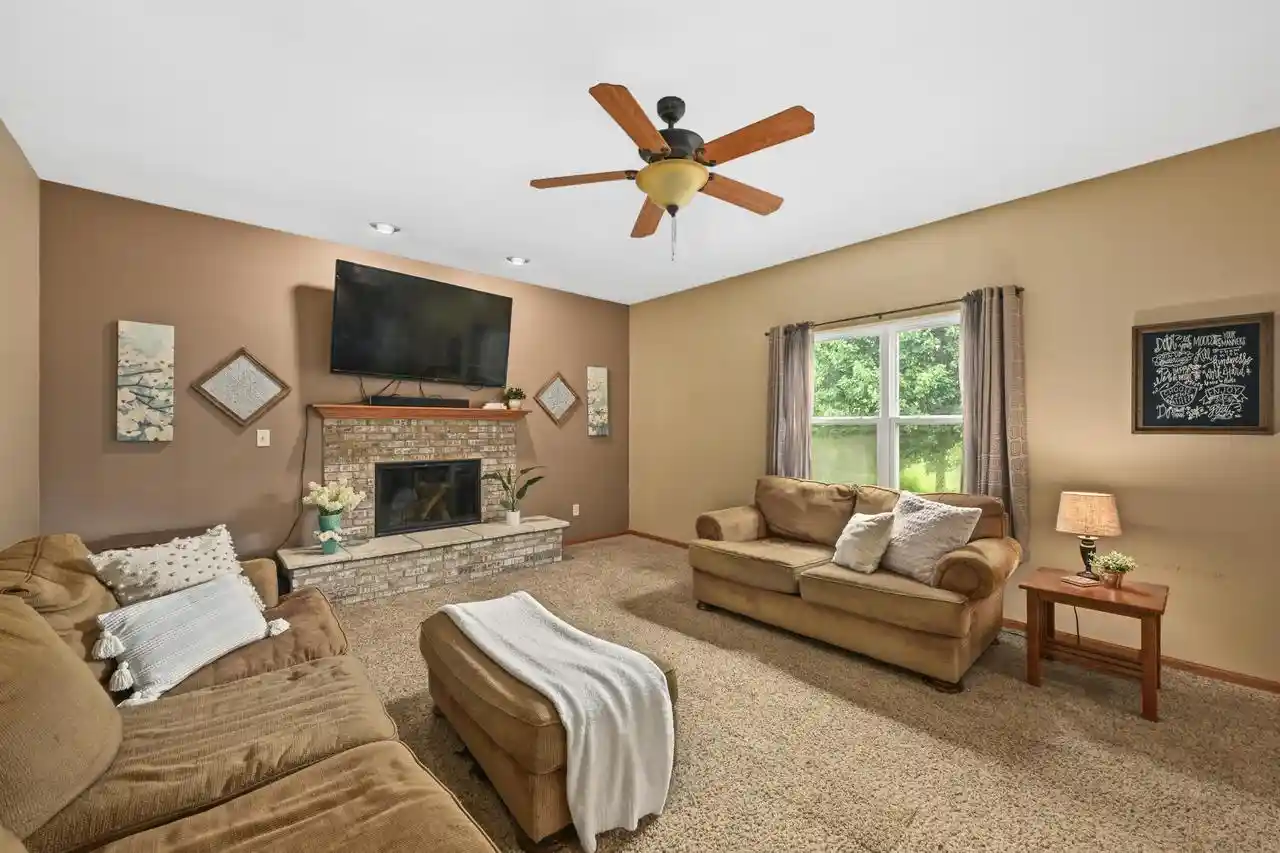 Homes for sale in Slinger, WI | 400 Cedar Bluffs Court Court, Slinger, WI 53086 | MLS# 1965542