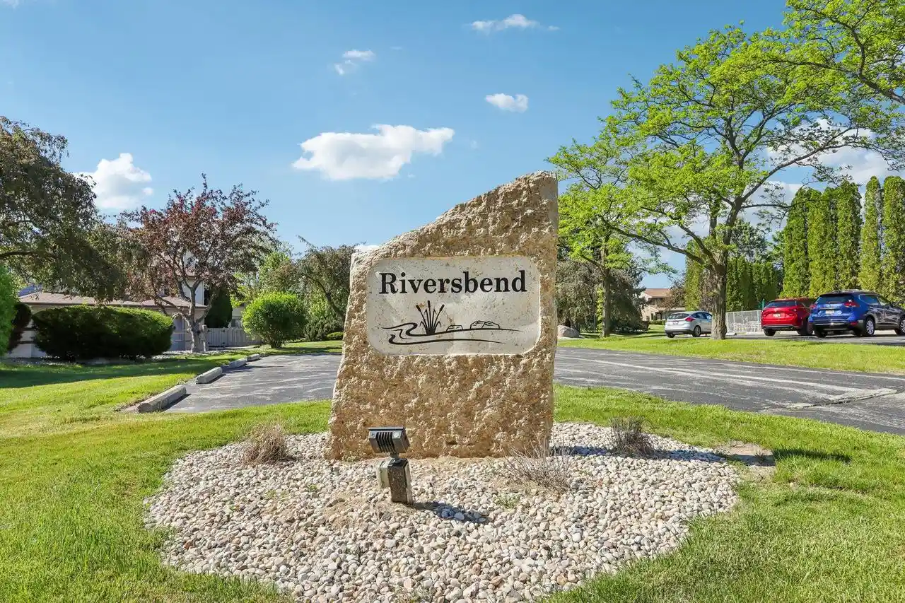 Homes for sale in Germantown, WI | W178n9743 Riversbend Circle W Circle W, Germantown, WI 53022 | MLS# 1965596