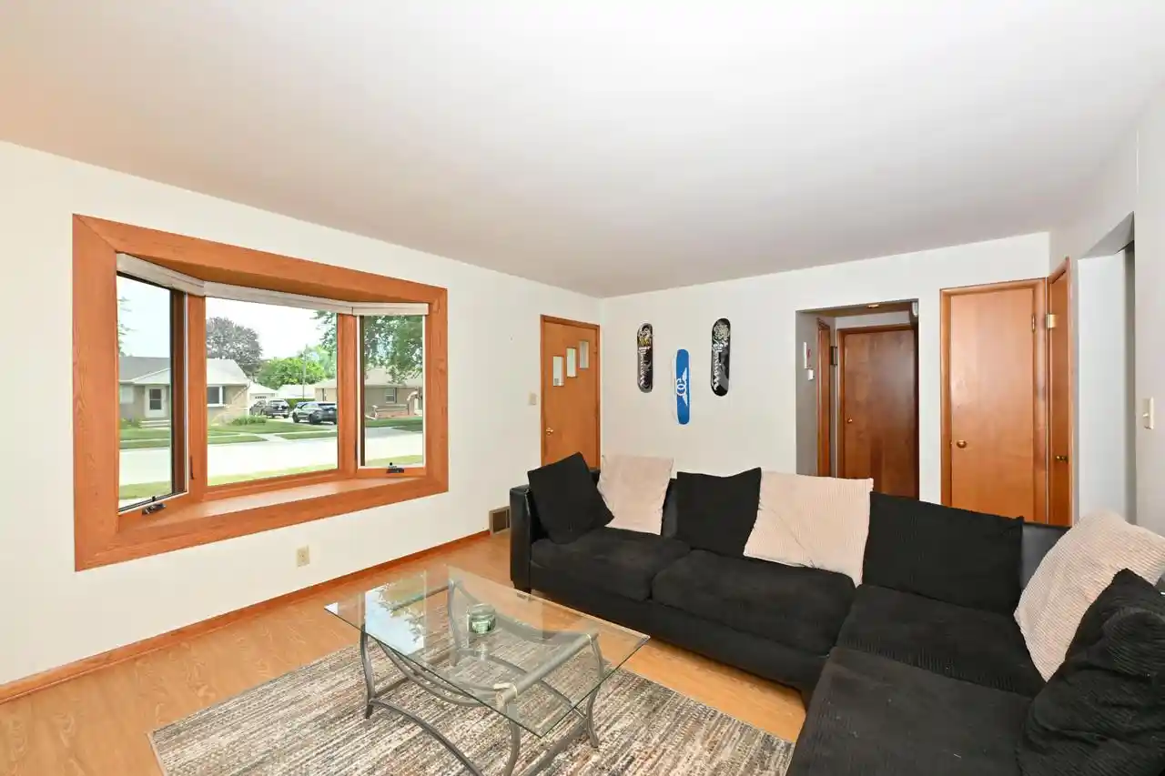 Homes for sale in South Milwaukee, WI | 1715 Monroe Avenue Avenue, South Milwaukee, WI 53172 | MLS# 1965589