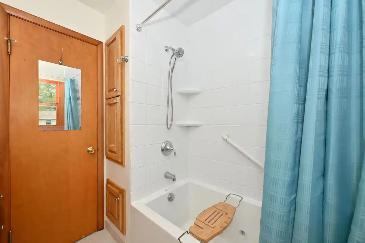 Homes for sale in South Milwaukee, WI | 1715 Monroe Avenue Avenue, South Milwaukee, WI 53172 | MLS# 1965589