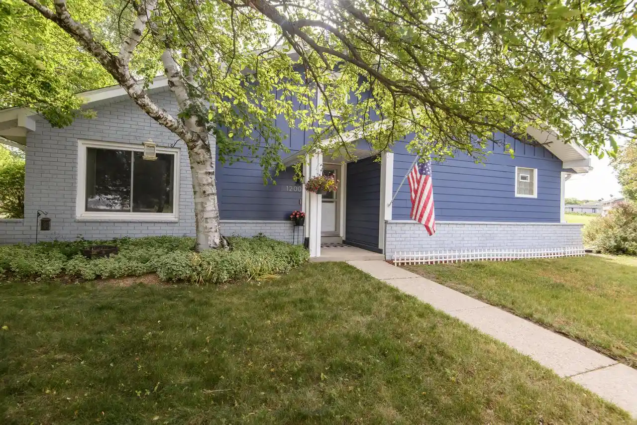 5th image of 1200 Western Trail Trail, Mukwonago, WI 53149 | MLS# 1965615