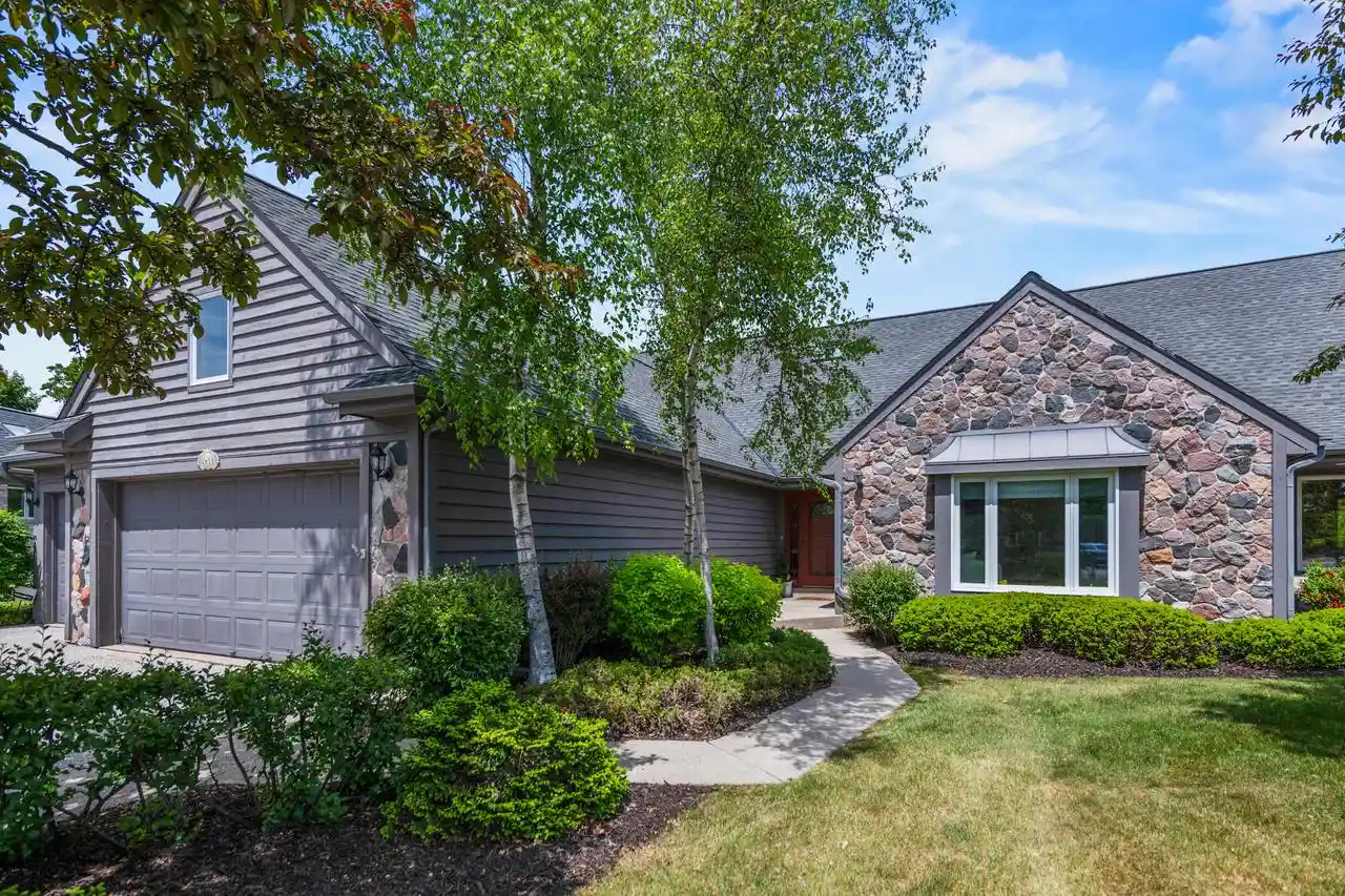 Homes for sale in Mequon, WI | 2618 W Lake Park Court Court, Mequon, WI 53092 | MLS# 1965610