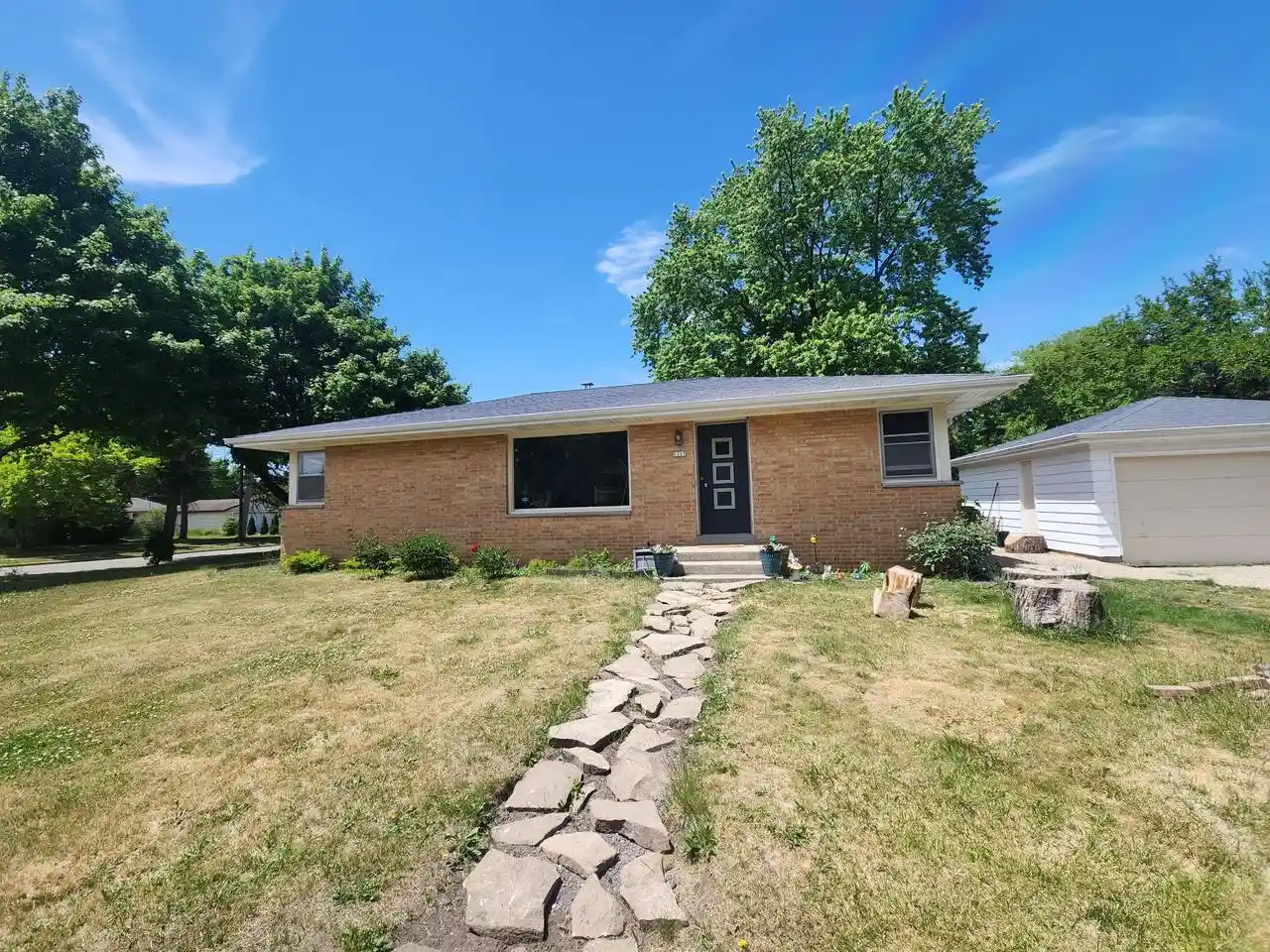Homes for sale in Glendale, WI | 6205 N Garden Grove Lane Lane, Glendale, WI 53209 | MLS# 1965648