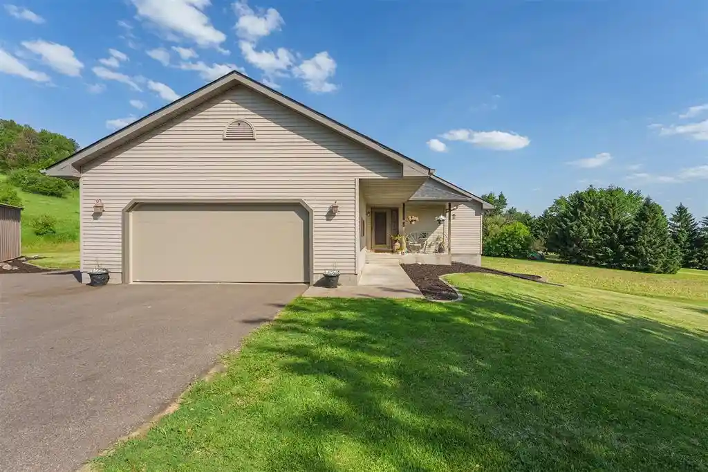 Homes for sale in Chippewa Falls, WI | 2605 50th Avenue Avenue, Chippewa Falls, WI 54729 | MLS# 1601879