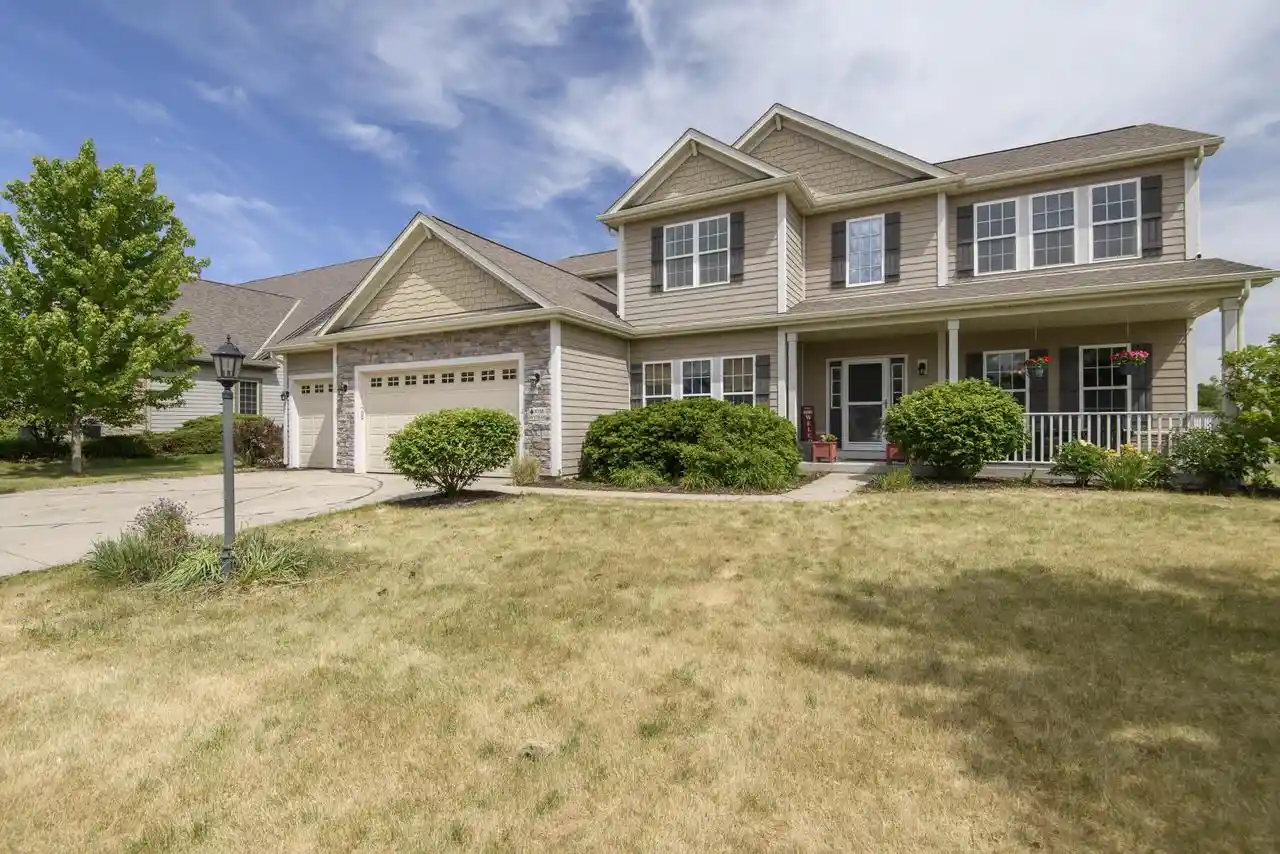 Homes for sale in Germantown, WI | N116w17834 Blackstone Circle Circle, Germantown, WI 53022 | MLS# 1965652