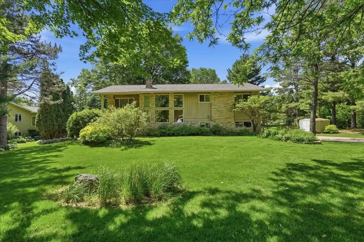Homes for sale in Middleton, WI | 4938 Hickory Trail Trail, Middleton, WI 53562 | MLS# 2024998
