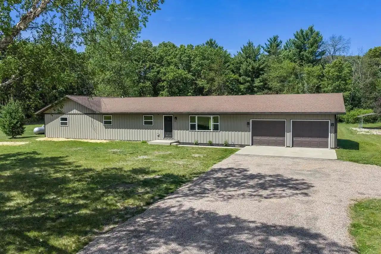 Homes for sale in Mauston, WI | N4755 County Rd Hh, Mauston, WI 53948 | MLS# 2025014