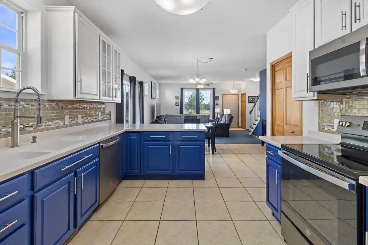 2nd image of 1032 Stonehaven Dr Dr, Sun Prairie, WI 53590 | MLS# 2025025