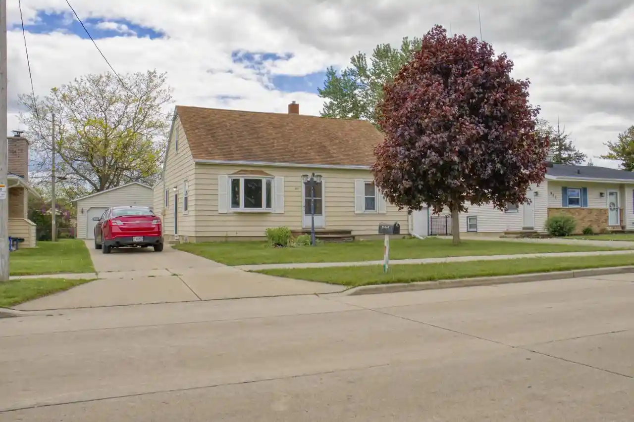 Homes for sale in Appleton, WI | 921 W Weiland Avenue Avenue, Appleton, WI 54914 | MLS# 50326787