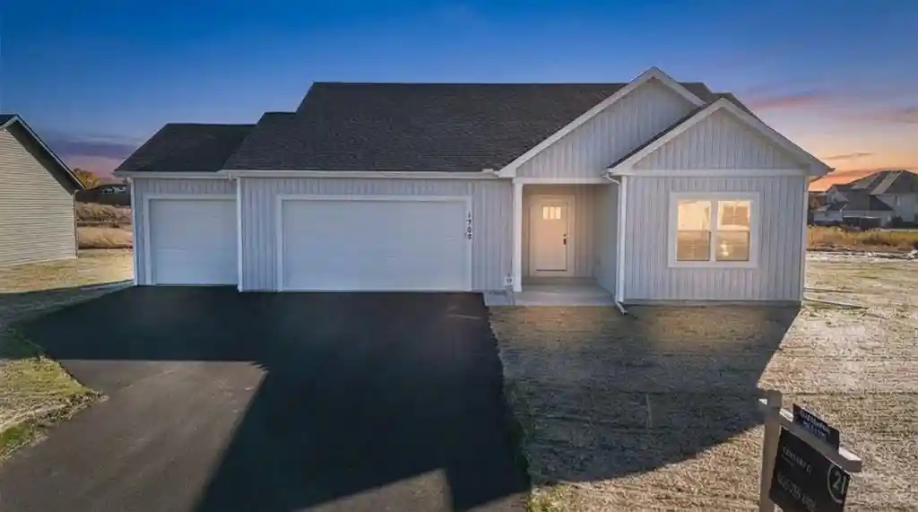 Homes for sale in Ripon, WI | 375 Drumlin Loop Loop, Ripon, WI 54971 | MLS# 2025055
